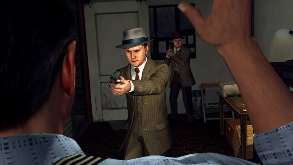Breve impresión de L.A. Noire 2 Escena de L.A. Noire donde vemos a los agentes protagonistas apuntar con sus pistolas a un sospechoso en su habitación.