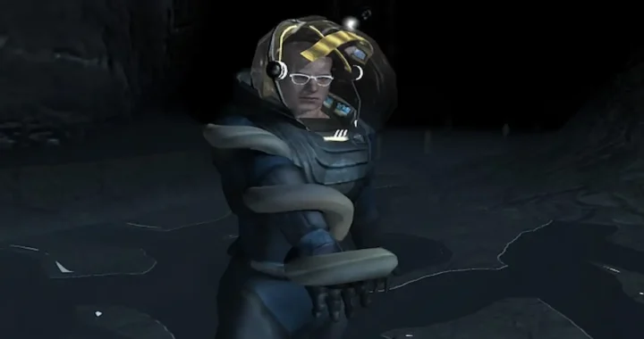 Científico del mod de Prometheus para Doom 3 es atacado por un alienígena blanco que se le enrosca en el brazo.