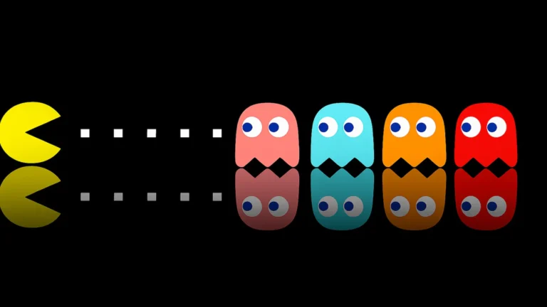El comecocos avanzando para devorar a 4 fantasmas de colores en un fondo negro. Portada para el análisis de Pac Man en Orgullogamers.