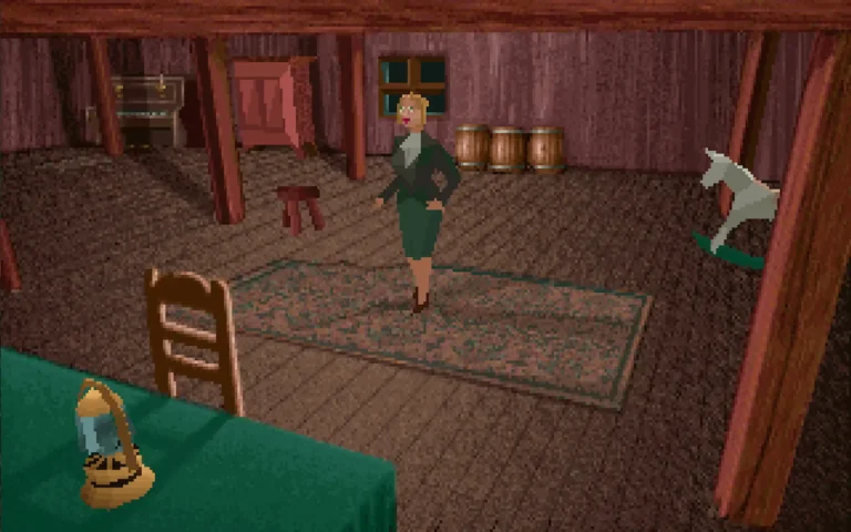 Protagonista explora una habitación del ático iluminada por una lámpara en el clásico Alone in the Dark.