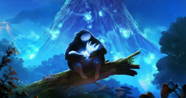 Escena de Ori and the blind forest donde vemos a una criatura negra y con la cara blanca sosteniendo a un animal brillante, sentado en un tronco con una montaña de brillos azules detrás.