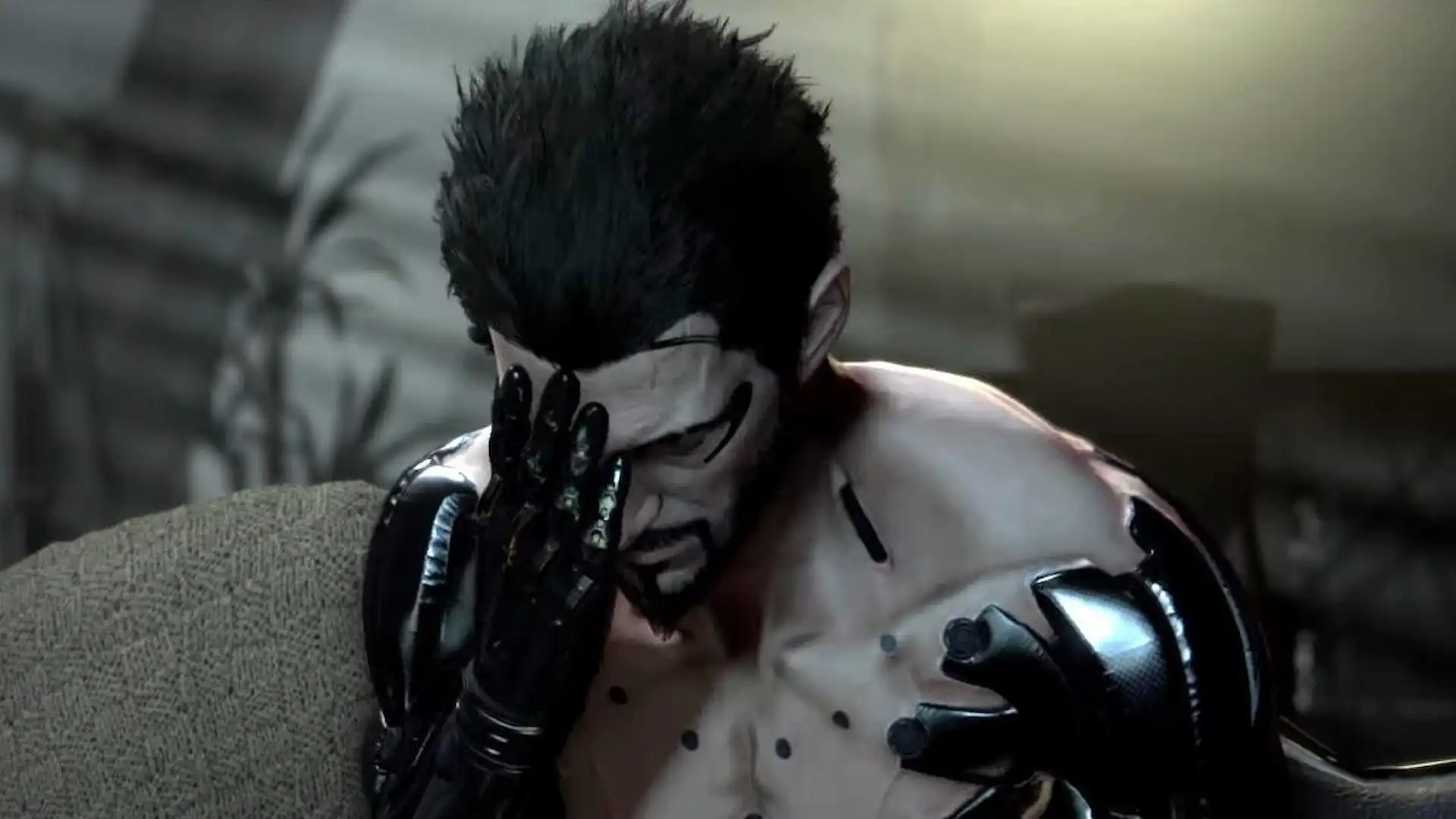 Adam Jensen aparece abatido y con gesto de dolor, mostrando sus implantes cibernéticos en Deus Ex: Mankind Divided.