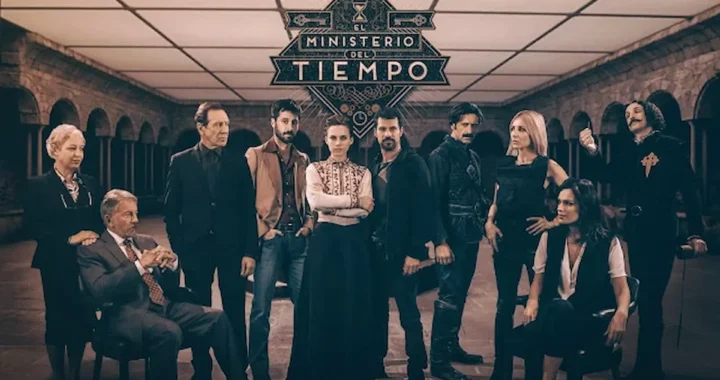 El elenco completo de agentes posa junto a la icónica escalera de caracol en el arte promocional de El Ministerio del tiempo.
