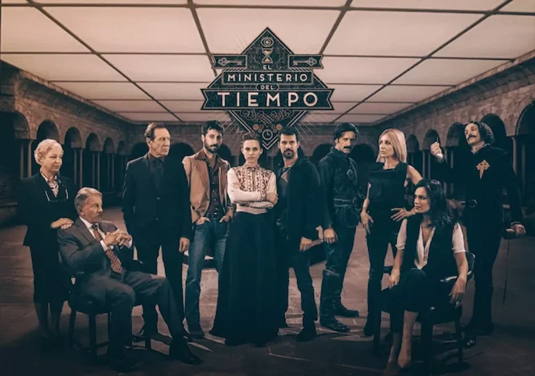 El elenco completo de agentes posa junto a la icónica escalera de caracol en el arte promocional de El Ministerio del tiempo.