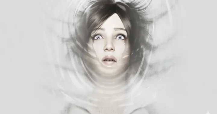 Mujer flotando en agua con rostro asustado, rodeada de ondas concéntricas y sin texto.