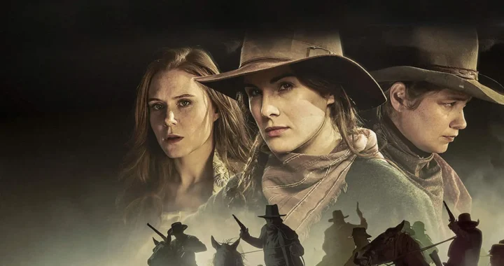 Tres actrices vestidas de cowboys para la serie de Godless. formando parte de la portada de la serie en Netflix.