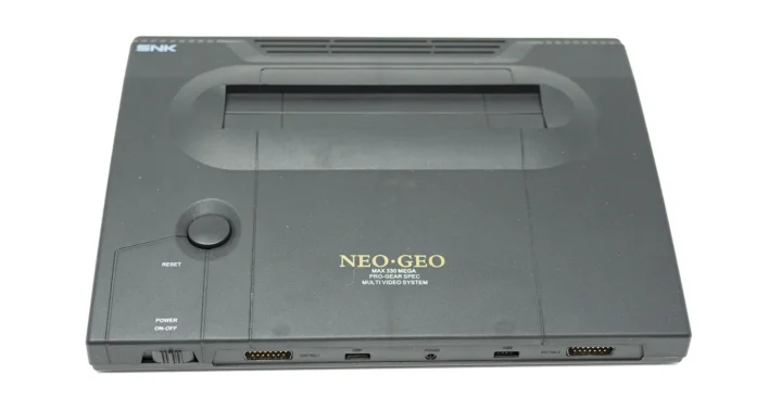 Para el reportaje a Neo Geo escogimos esta consola, la cual fotografiamos sobre un fondo blanco.