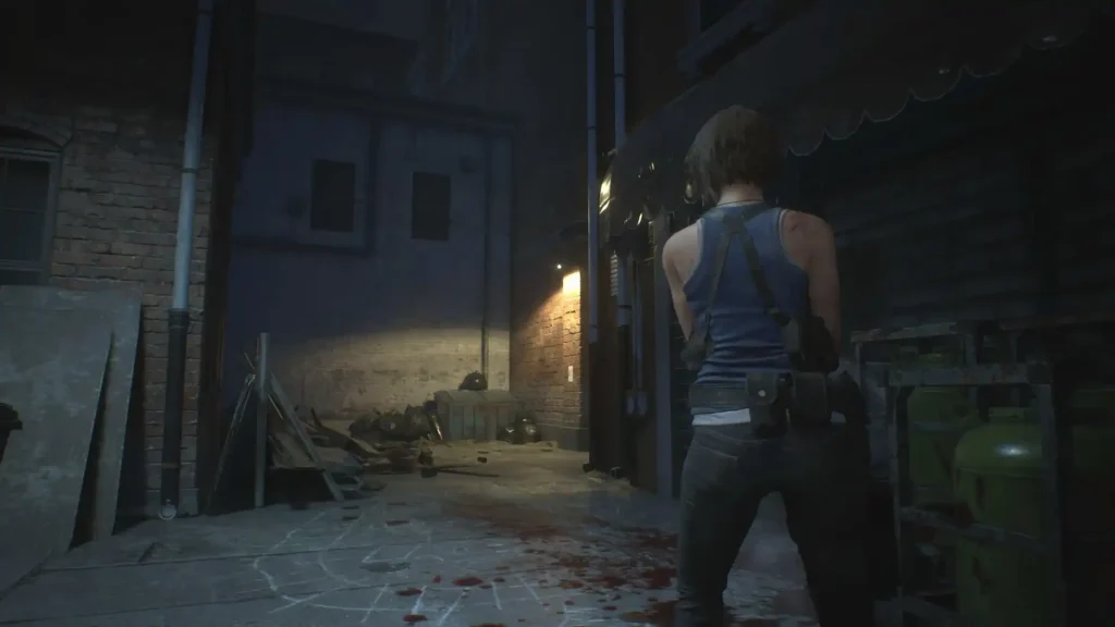 Jill Valentine explora un callejón oscuro con charcos de sangre y bombonas de gas en el remake de Resident Evil 3.
