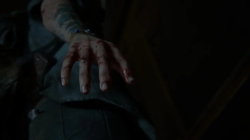 La mano de Ellie