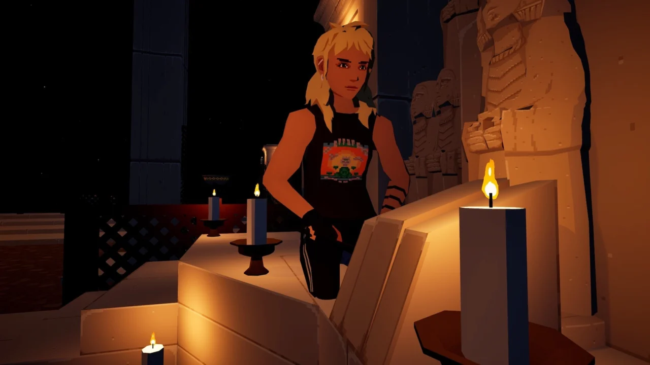 La soñadora de Many nights a whisper arrodillada en el templo, completamente a oscuras, pero iluminada con velas. Tiene un aspecto muy rockero, con pircings y la camiseta negra que lleva.