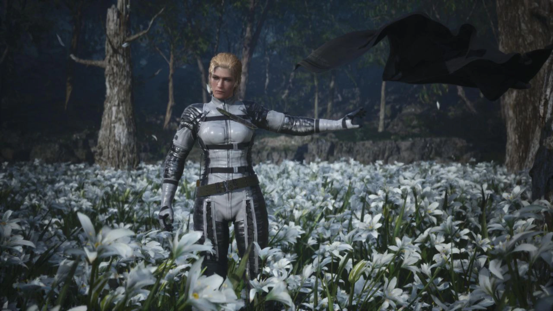 Mujer de traje táctico se abre paso en un campo de lirios blancos en una escena de análisis de Metal Gear Solid Delta