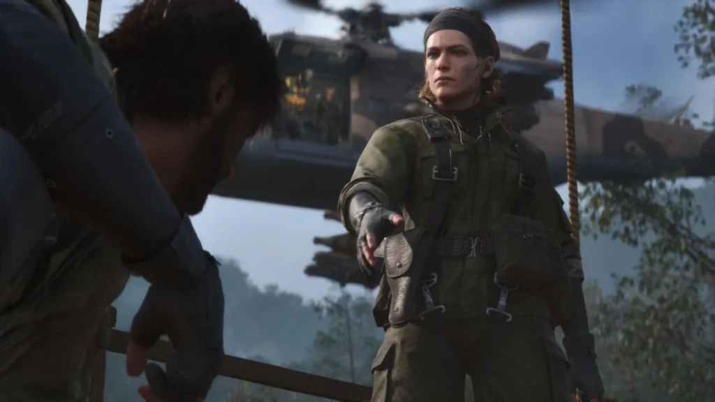 The Boss ofrece la mano a Big Boss frente a un helicóptero en pleno rescate durante el análisis de Metal Gear Solid: Delta.