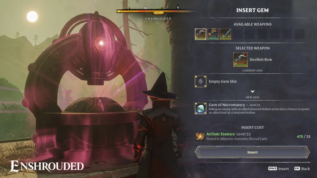 Un mago en Enshrouded inserta una gema de nigromancia en un arco demoníaco frente a un altar brillante.