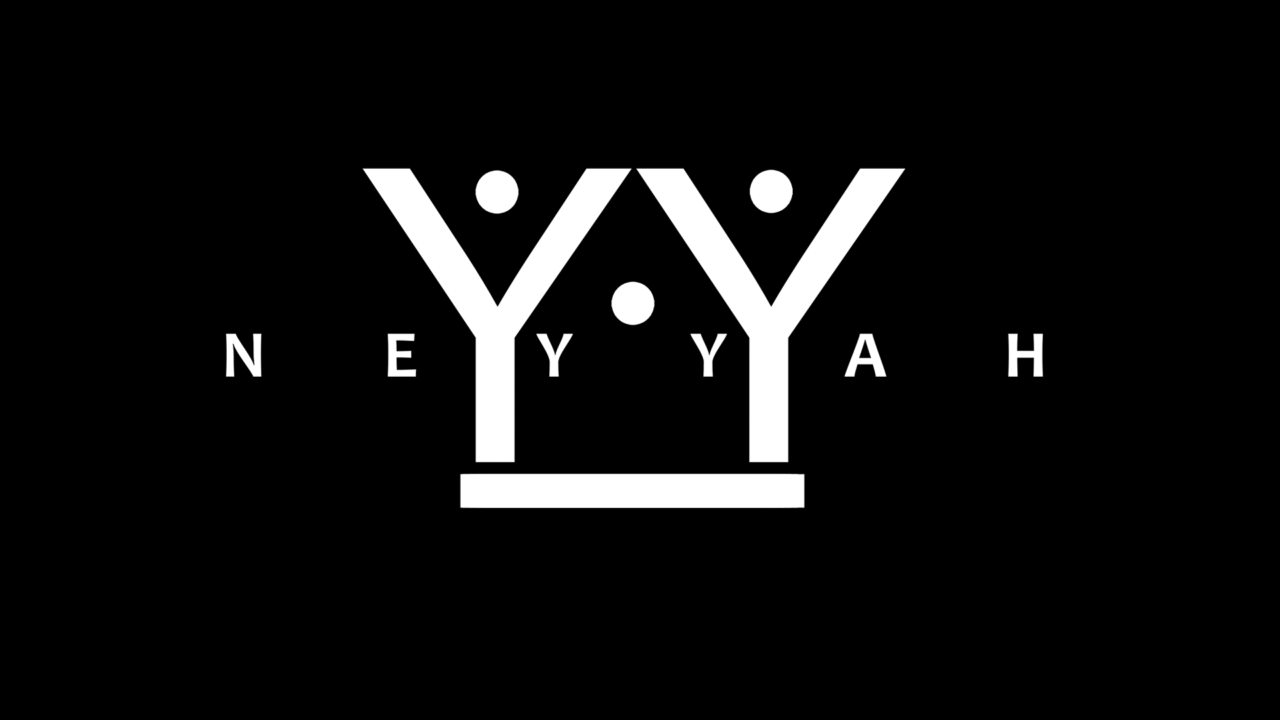 Logotipo de Neyyah en blanco sobre fondo negro con forma de corona abstracta.