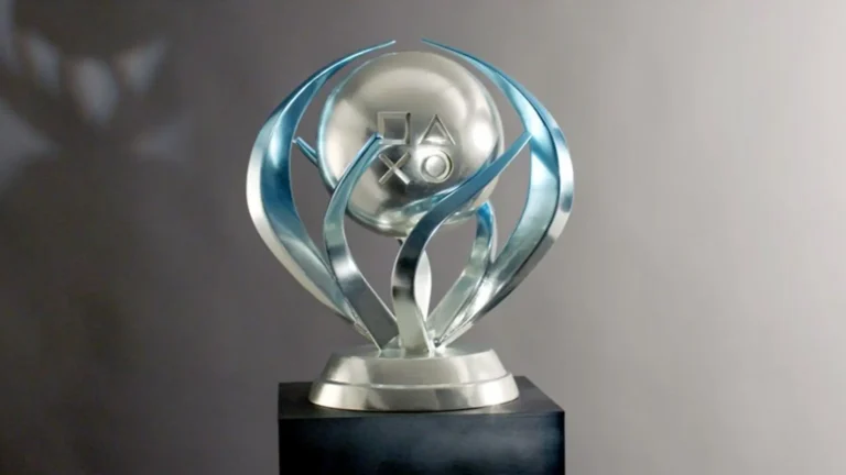 Trofeo platino de PlayStation sobre pedestal metálico, símbolo del coleccionismo que critica el estar en contra de los platinos.