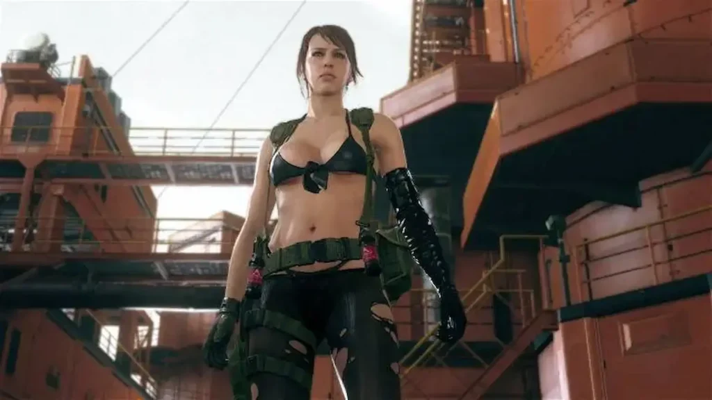 Quiet, personaje femenino de Metal Gear Solid V, posa desarmada en una base militar.