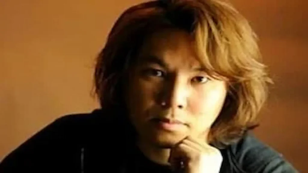 Retrato del productor japonés Hiroyuki Kobayashi, figura clave en Dino Crisis 2 y Resident Evil.