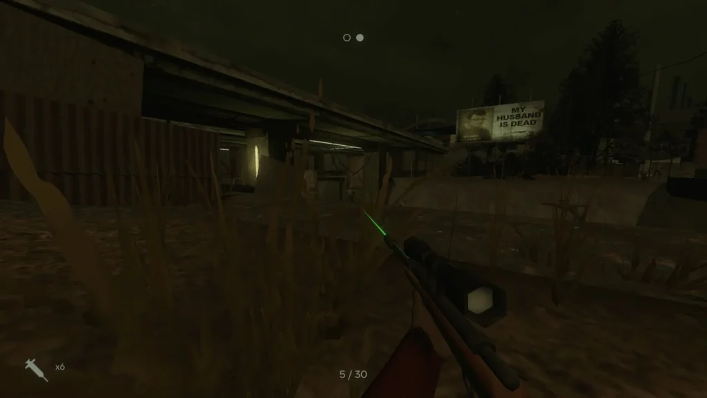 Jugador observa desde la maleza un cartel que dice “My Husband Is Dead” en un escenario sombrío de Pigface.