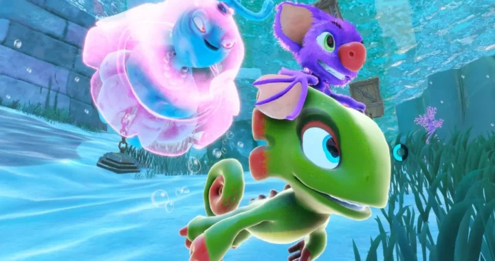 El personaje principal verde, Yooka-Replaylee, y su amiga murciélago púrpura Laylee están bajo el agua siguiendo a una criatura bioluminiscente rosa.