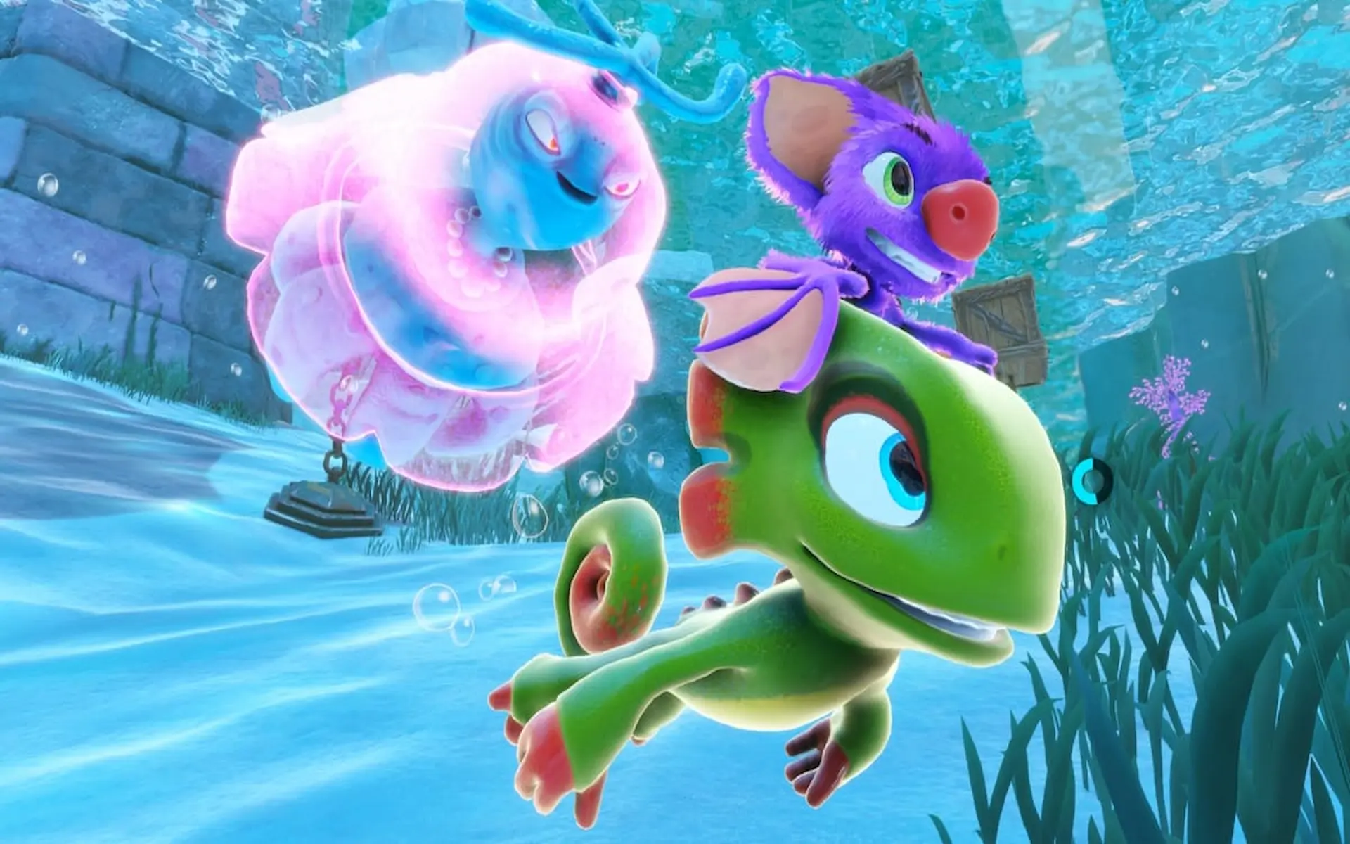 El personaje principal verde, Yooka-Replaylee, y su amiga murciélago púrpura Laylee están bajo el agua siguiendo a una criatura bioluminiscente rosa.