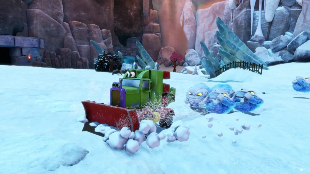 Una excavadora verde (quitanieves) con una cuchilla roja empuja bolas de nieve mientras enemigos peludos y azules la observan en un nivel nevado de Yooka-Replaylee.