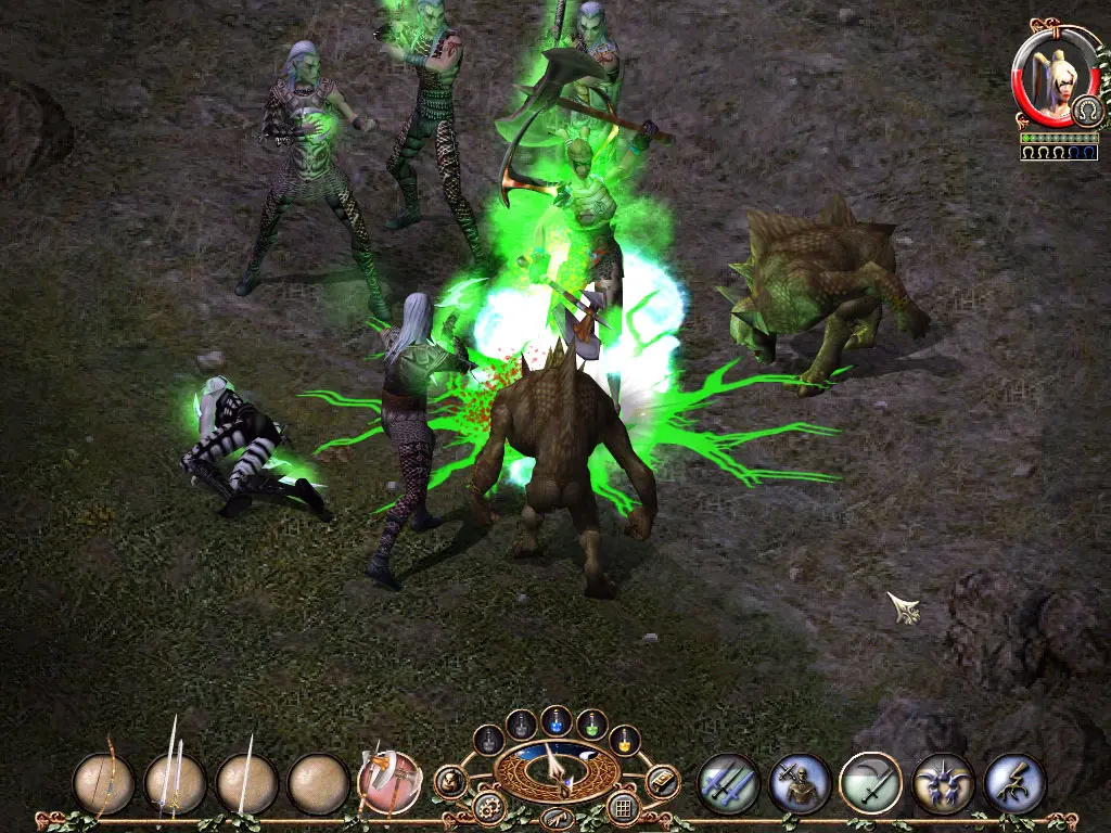 Personaje rodeado por elfos oscuros y bestias mientras lanza magia verde en plena batalla de Sacred.