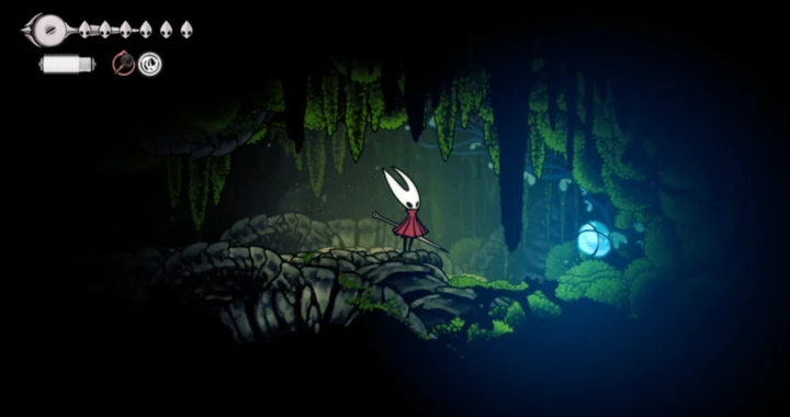 Hornet halla un brote de plasmio azul brillante en una repisa de la cueva musgosa oscura.