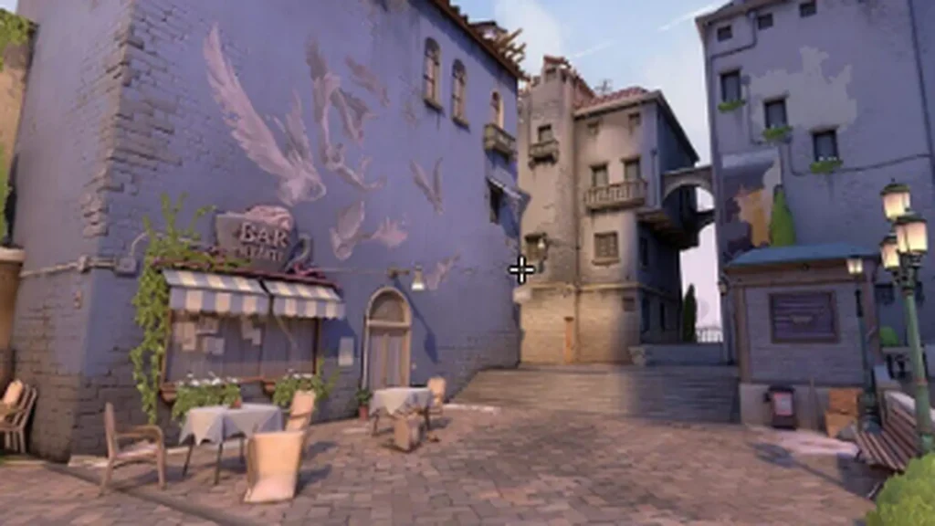 Callejón del mapa Ascent sin combate, útil para ver contraste y visibilidad en códigos de las miras de Valorant.