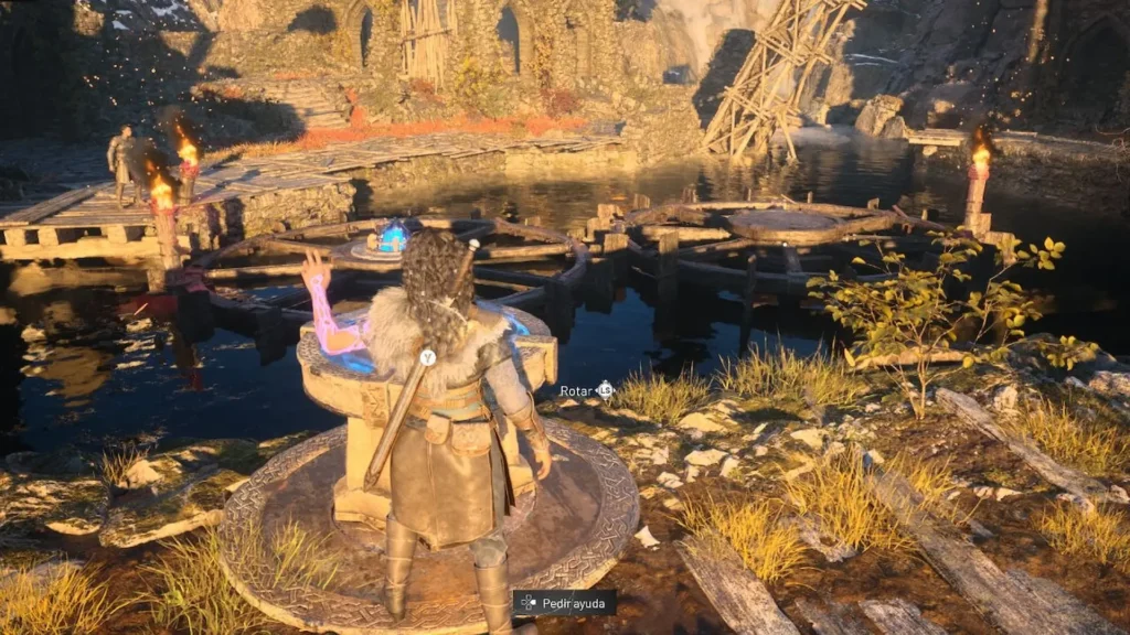 Protagonista ante muelle en ruinas con opción de rotar cámara en Echoes of the End.