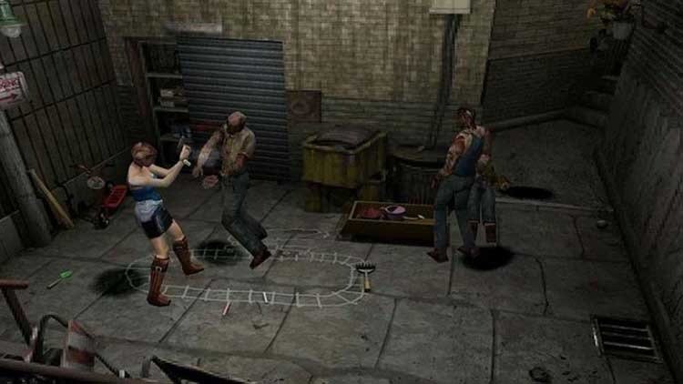 Jill Valentine esquiva a dos zombis en un callejón oscuro en Resident Evil 3 original de 1999.