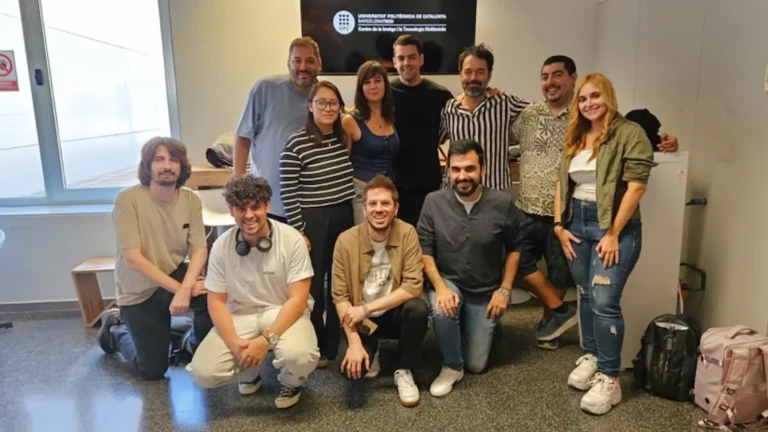 El equipo de JanduSoft posando en grupo en las instalaciones de la Universitat Politècnica de Catalunya.