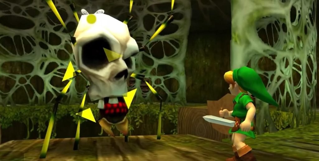 Link niño fija con el Z-targeting a una Skulltula en una sala cubierta de telarañas de Ocarina of Time